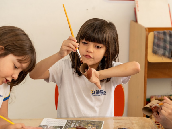 Brincar, descobrir e experimentar: por que isso é tão importante na Educação Infantil?